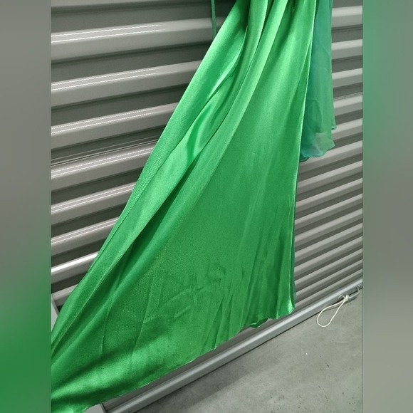 La Femme Chiffon Ombre Evening Dress Size 0 - Picture 5 of 8